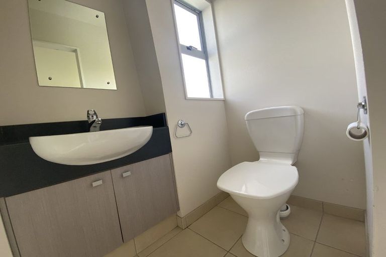 Photo of property in 38b Ruskin Road, Newlands, Wellington, 6037