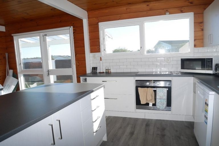 Photo of property in 18 Eskdale Road, Papakowhai, Porirua, 5024