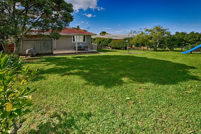 Photo of property in 79 La Rosa Street, Green Bay, Auckland, 0604