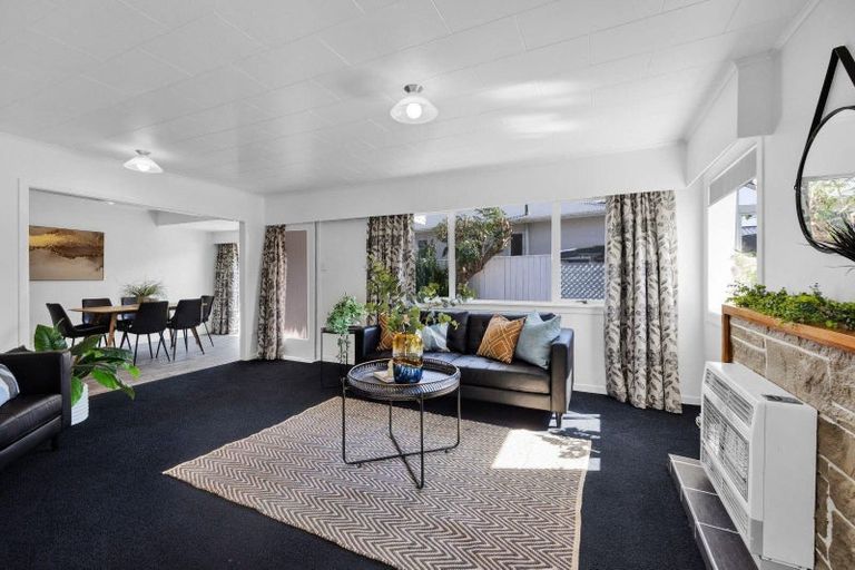 Photo of property in 20 Stuart Place, Blagdon, New Plymouth, 4310