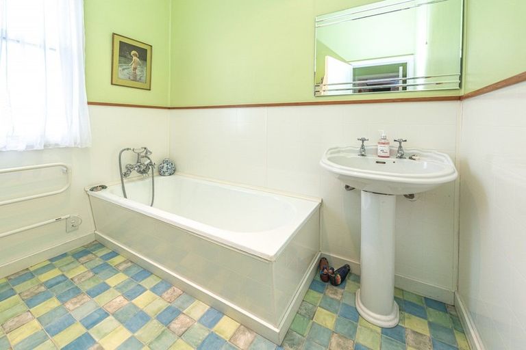 Photo of property in 52 Parsons Street, Saint Johns Hill, Whanganui, 4501