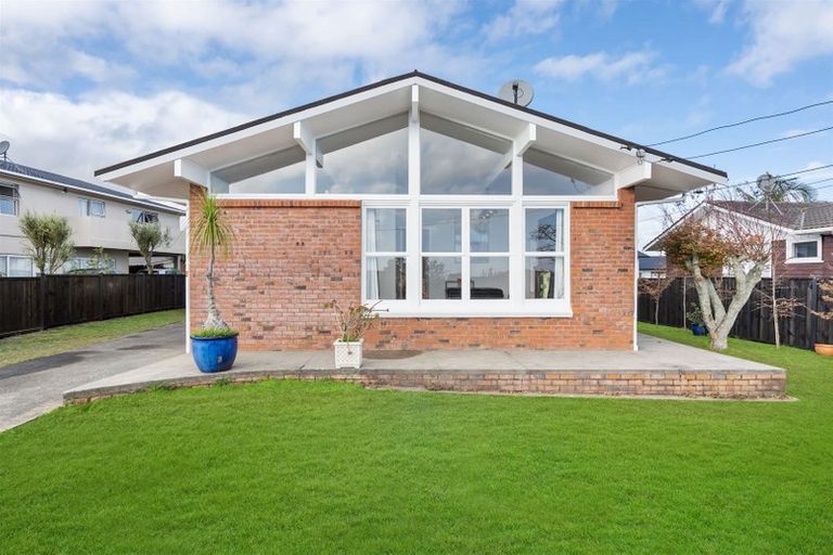 Photo of property in 109 Hutchinsons Road, Bucklands Beach, Auckland, 2014