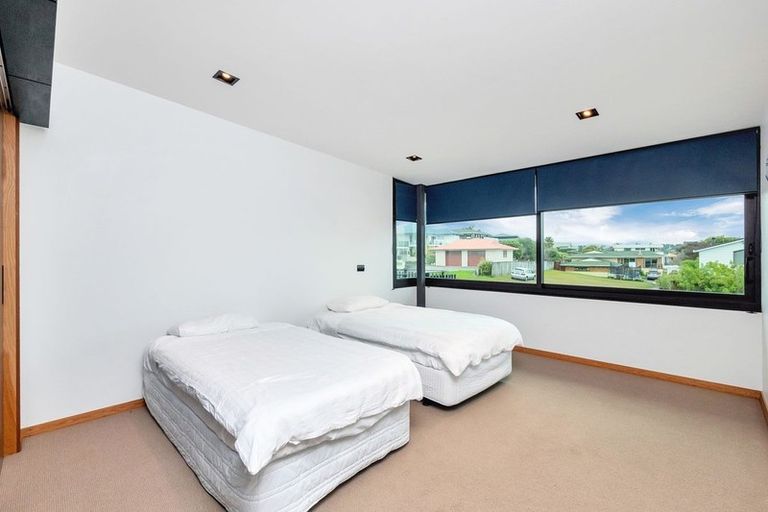 Photo of property in 51 Pacific Parade, Army Bay, Whangaparaoa, 0930
