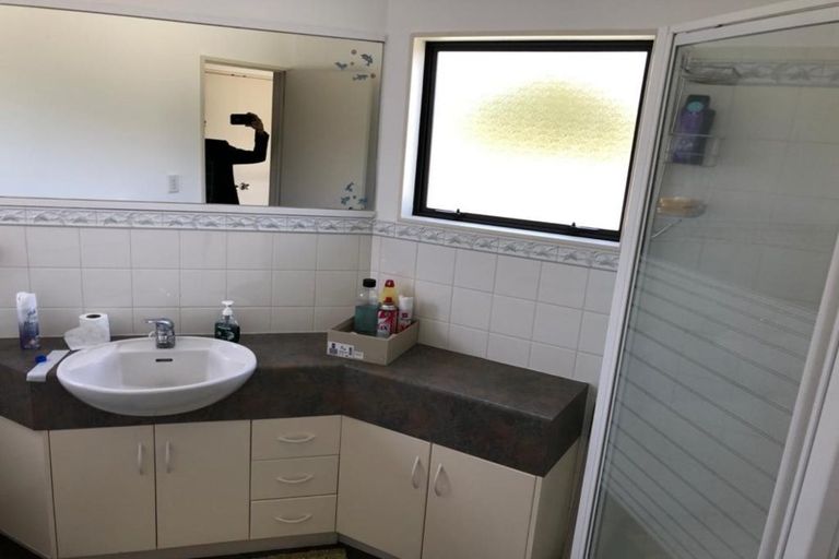 Photo of property in 18 Lobelia Rise, Goodwood Heights, Auckland, 2105