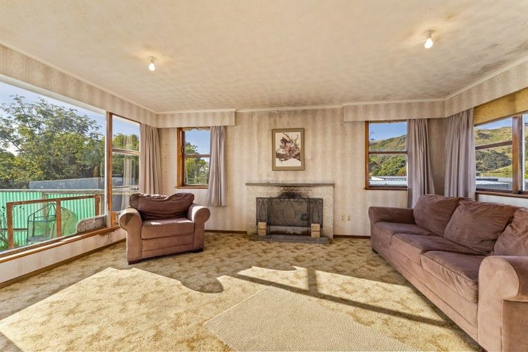 Photo of property in 135 Muri Road, Pukerua Bay, 5026