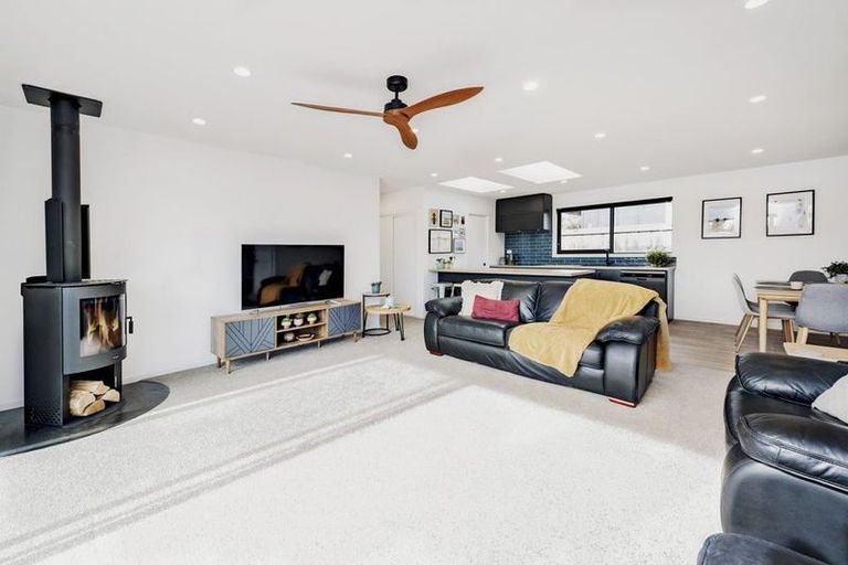 Photo of property in 5 Beach Crescent, Waikuku Beach, 7473