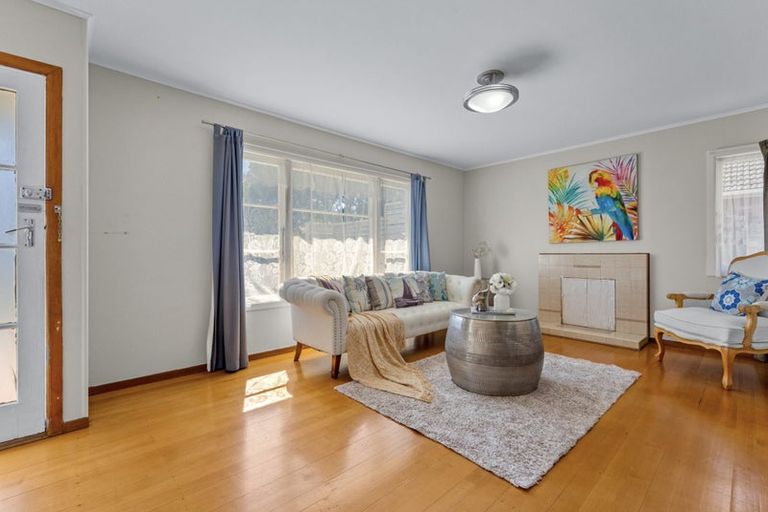 Photo of property in 4 Duncan Avenue, Te Atatu South, Auckland, 0610