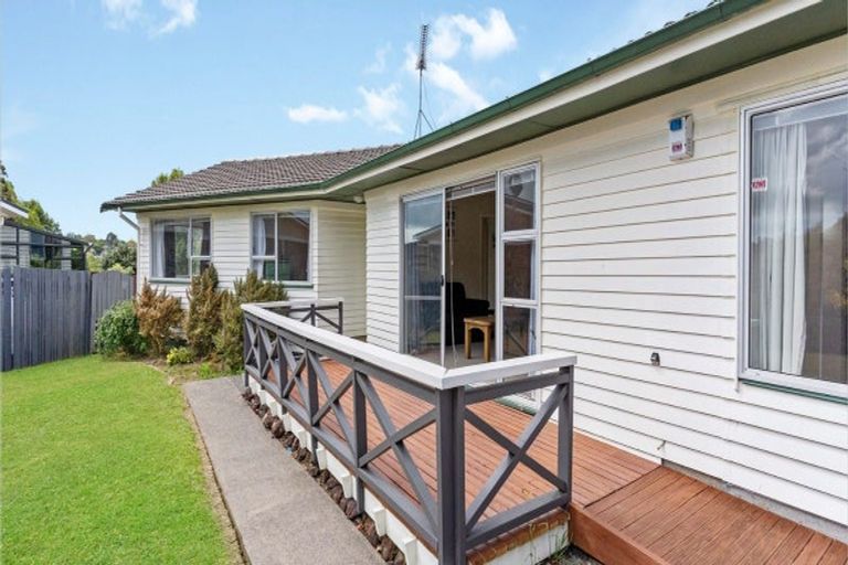 Photo of property in 18 Maroubra Place, Botany Downs, Auckland, 2010