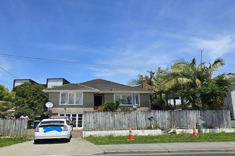 Photo of property in 4 Binsted Road, New Lynn, Auckland, 0600