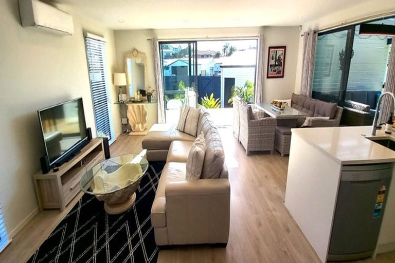 Photo of property in 2 Meenas Place, Cable Bay, 0420