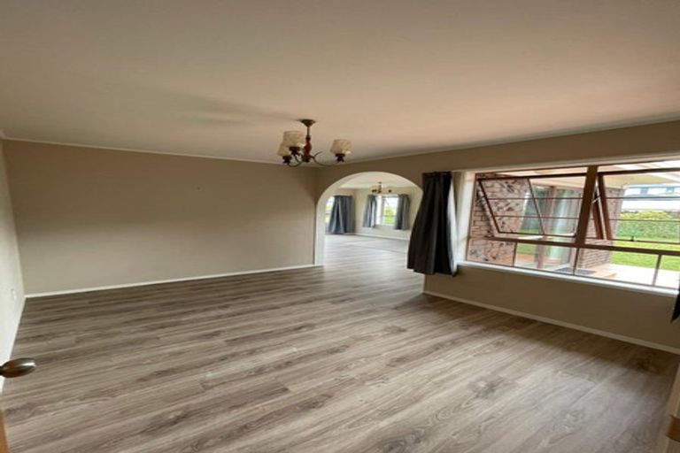 Photo of property in 2 Fitzwater Place, Henderson, Auckland, 0612