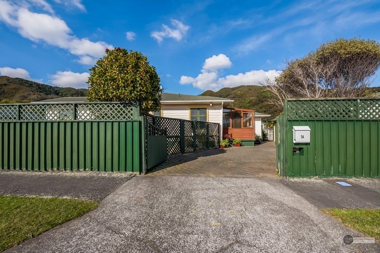 Photo of property in 1a Freyberg Street, Waterloo, Lower Hutt, 5011