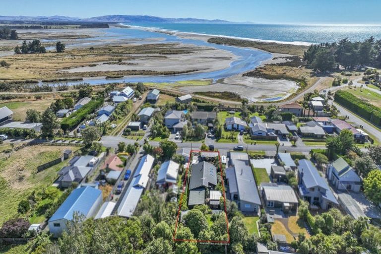 Photo of property in 11 Swindells Road, Waikuku Beach, 7473
