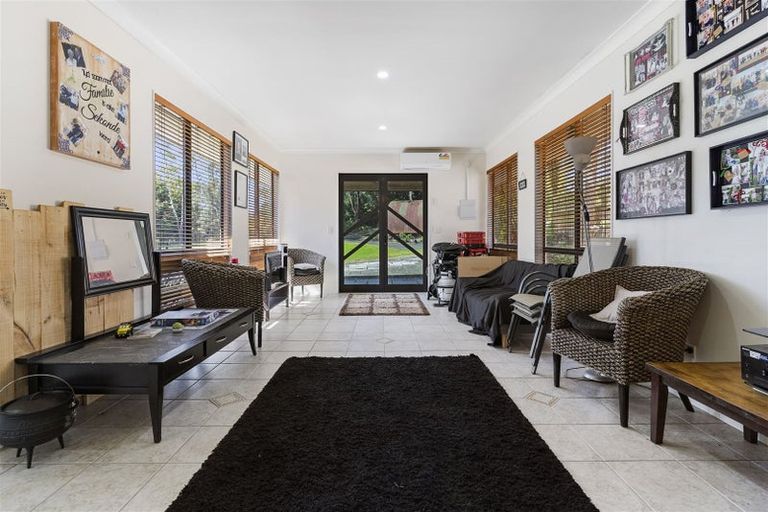 Photo of property in 10 Whites Road, Whitford, Howick, 2571