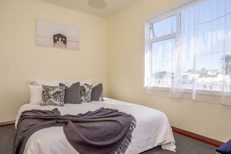 Photo of property in 19 Russell Street, Westport, 7825