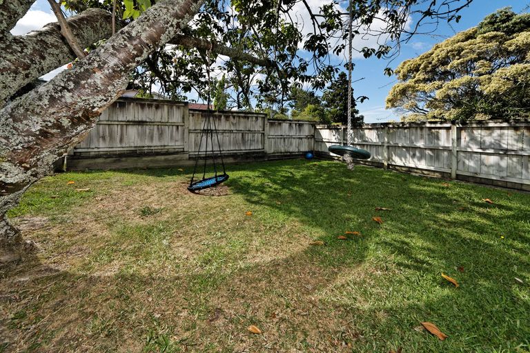 Photo of property in 79 La Rosa Street, Green Bay, Auckland, 0604