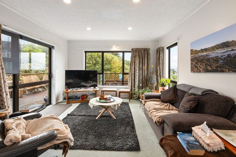 Photo of property in 60 Link Road, Newlands, Wellington, 6037
