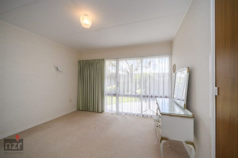 Photo of property in 24 Wikiriwhi Crescent, Awapuni, Palmerston North, 4412