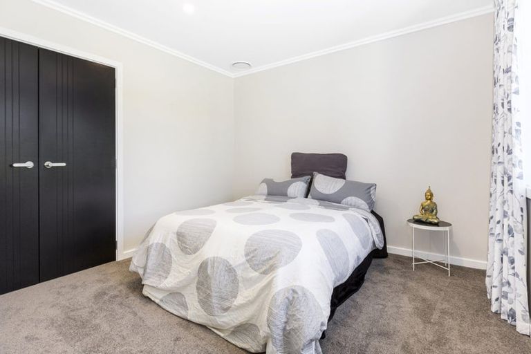 Photo of property in 3 Foremast Place, Whitby, Porirua, 5024