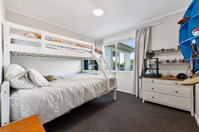 Photo of property in 1/30 Elizabeth Drive, West Harbour, Auckland, 0618