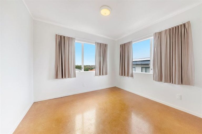 Photo of property in 2/50 Blanes Road, Weymouth, Auckland, 2103