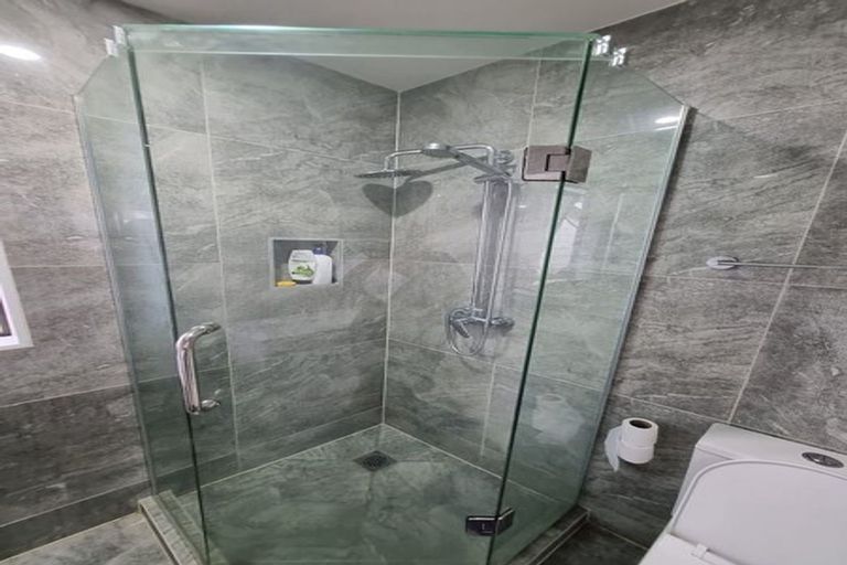 Photo of property in 2 Arnhem Place, Pukekohe, 2120