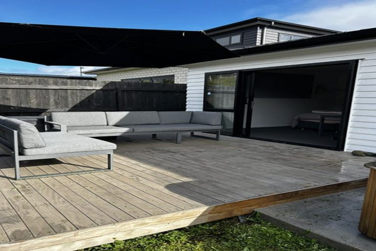 Photo of property in 33 Makete Crescent, Hobsonville, Auckland, 0618