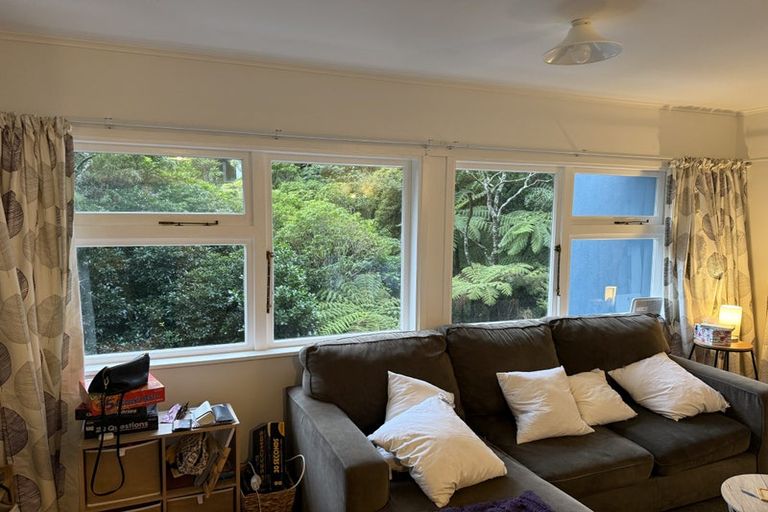 Photo of property in 4/8 Kaitawa Road, York Bay, Lower Hutt, 5013