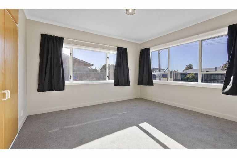 Photo of property in 5 Main North Road, Woodend, 7610