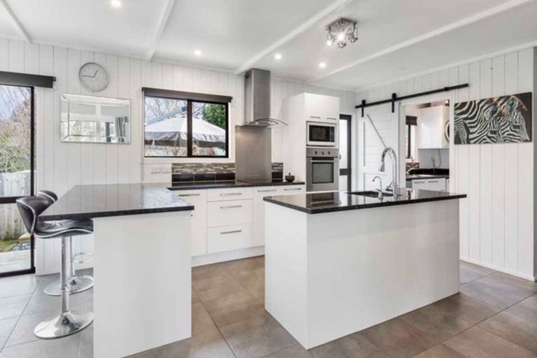 Photo of property in 1 Gails Drive, Okura, Auckland, 0792