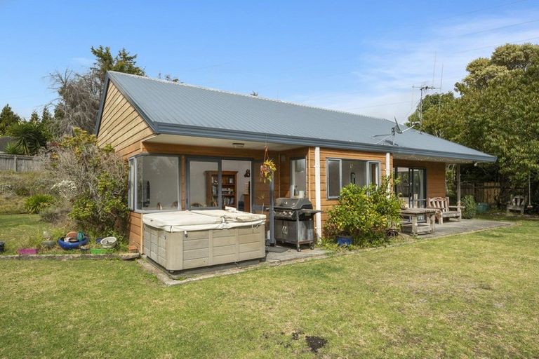 Photo of property in 8 Wade Place, Welcome Bay, Tauranga, 3175