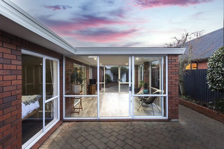 Photo of property in 2/3 Inglewood Place, Avonhead, Christchurch, 8042