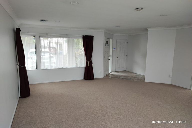 Photo of property in 2/28 Carnoustie Drive, Wattle Downs, Auckland, 2103