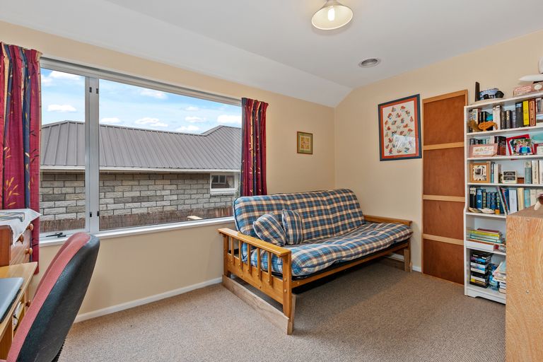 Photo of property in 132b Warren Crescent, Hillmorton, Christchurch, 8025