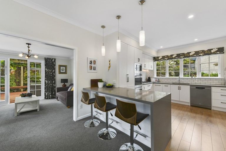 Photo of property in 18 Dowling Grove, Silverstream, Upper Hutt, 5019