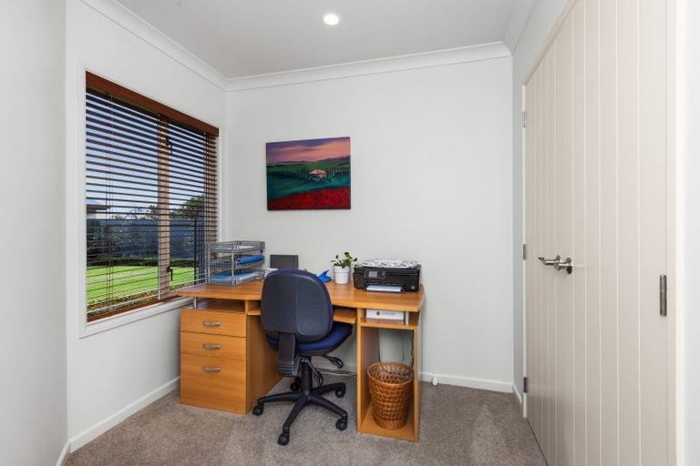 Photo of property in 12 Washington Place, Havelock North, 4130