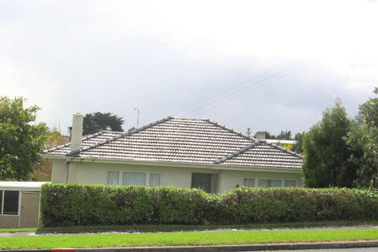 Photo of property in 2 Evans Road, Glen Eden, Auckland, 0602