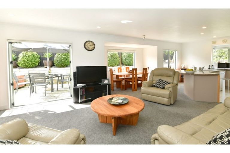 Photo of property in 1/126 Brian Crescent, Stanmore Bay, Whangaparaoa, 0932