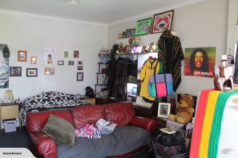 Photo of property in 20 Domett Street, Opunake, 4616