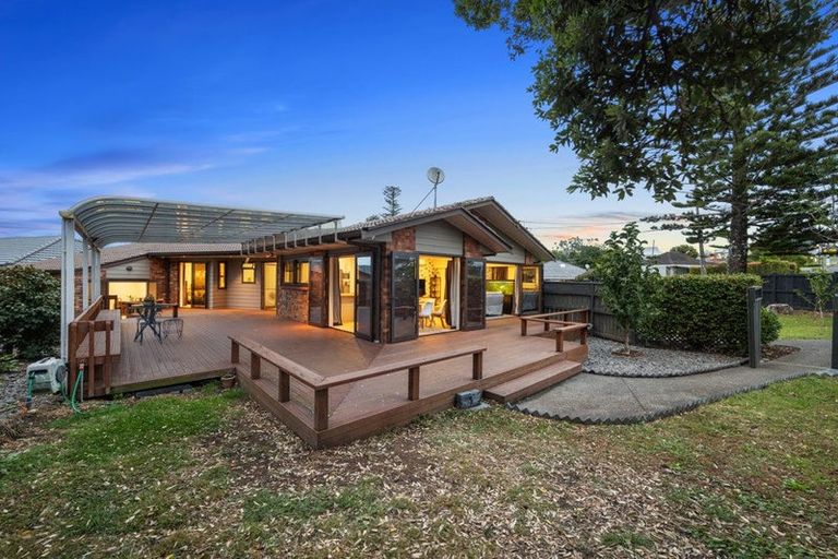 Photo of property in 37 Parkhill Road, Mellons Bay, Auckland, 2014