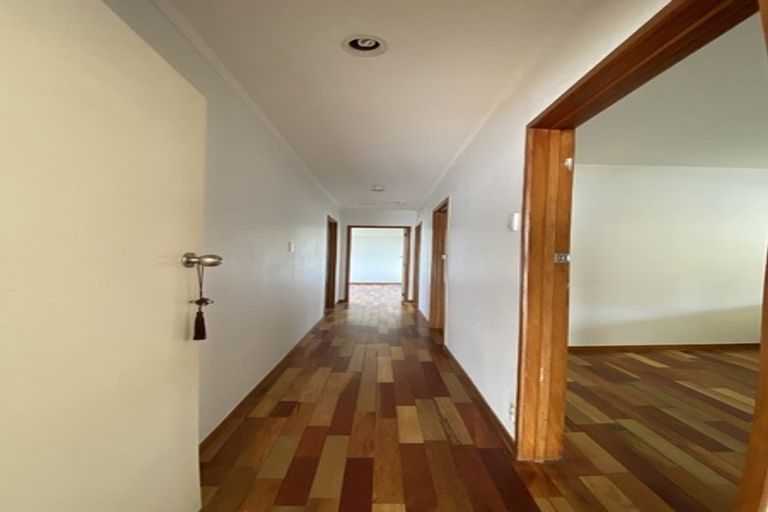 Photo of property in 111 Target Road, Totara Vale, Auckland, 0629