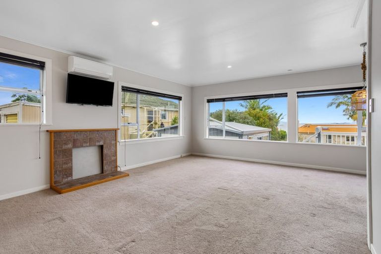 Photo of property in 1/57 Deep Creek Road, Waiake, Auckland, 0630