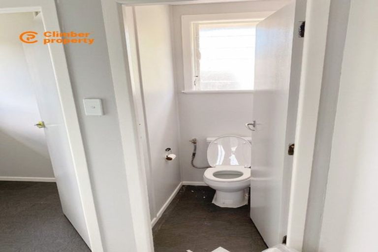 Photo of property in 5 Kelwyn Road, Kelston, Auckland, 0602