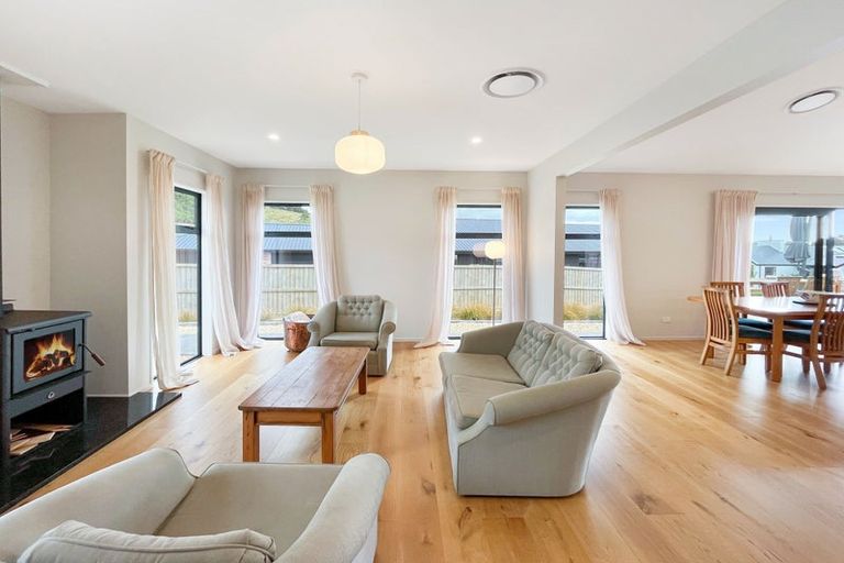 Photo of property in 6 Carex Rise, Cracroft, Christchurch, 8022