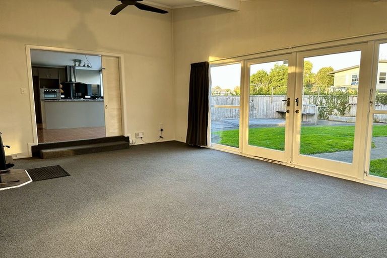 Photo of property in 2 Newcastle Street, Hokowhitu, Palmerston North, 4410