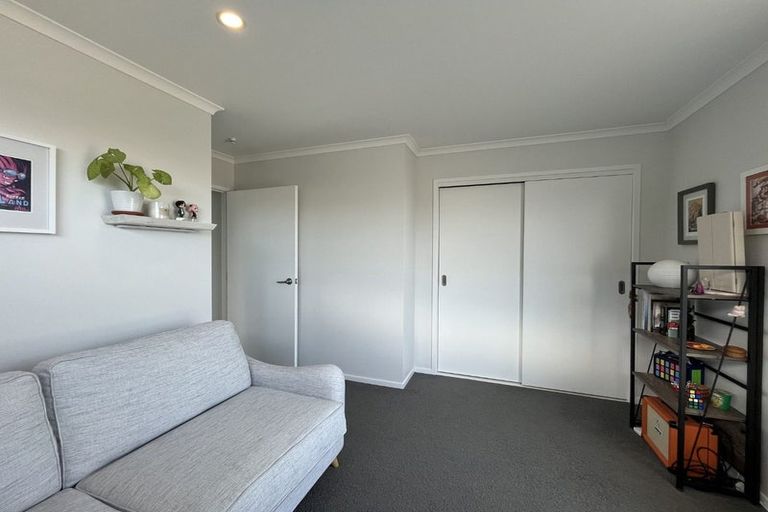 Photo of property in 10 Discovery Place, Marfell, New Plymouth, 4310