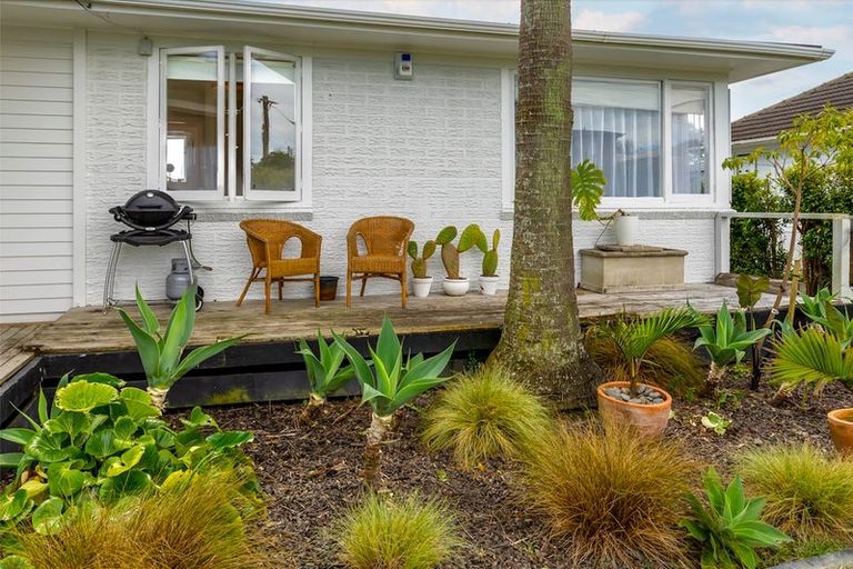 Photo of property in 79 Farquhar Road, Glendene, Auckland, 0602