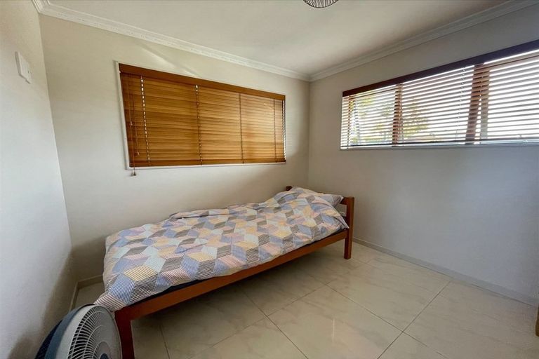 Photo of property in 96 Sunvue Road, Glen Eden, Auckland, 0602