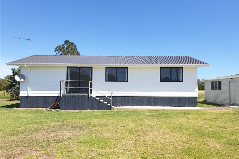 Photo of property in 42 Parakai Avenue, Parakai, 0830
