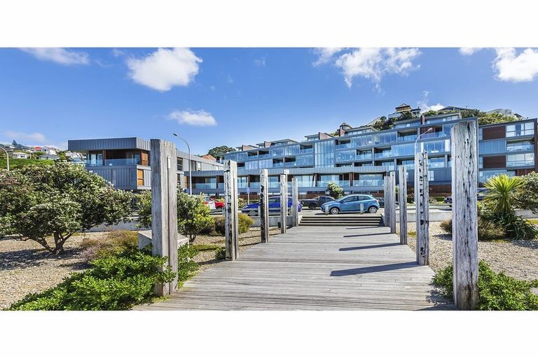 Photo of property in Patent 326 Apartments, 206s/326 Evans Bay Parade, Hataitai, Wellington, 6021